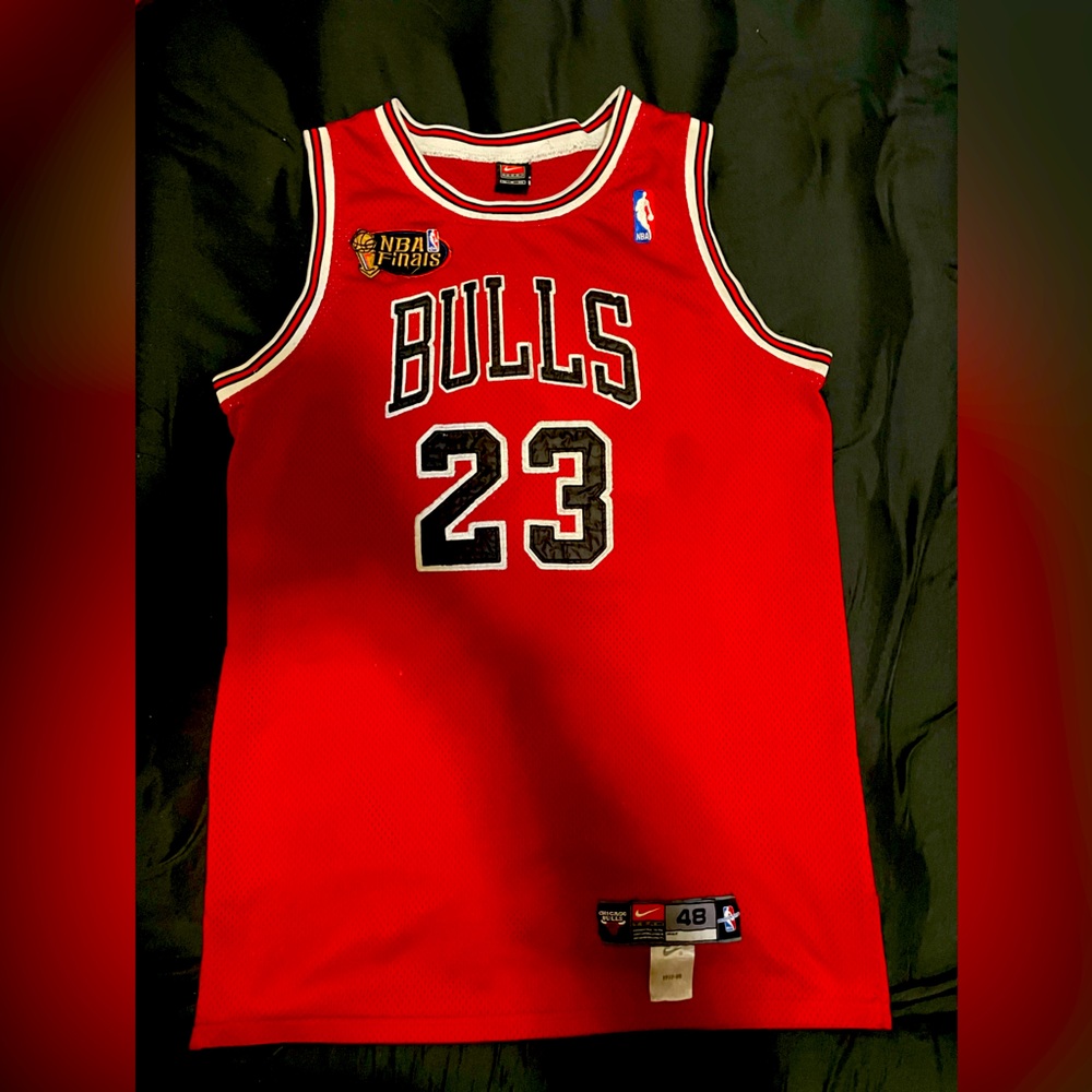 Will take offers!! Men’s Nike Michel Jordan NBA Finals jersey.